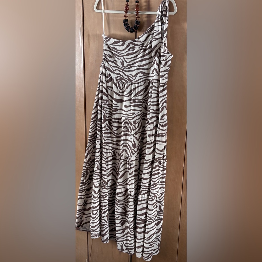NWT WHITE Closet One-Shoulder Zebra Print Maxi Dress Sz AU Lg